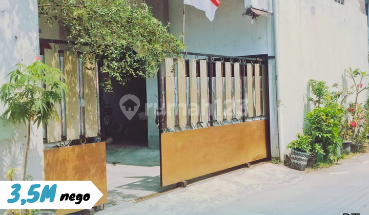 Rumah Pinggir Jalan Banjarsari Surakarta 