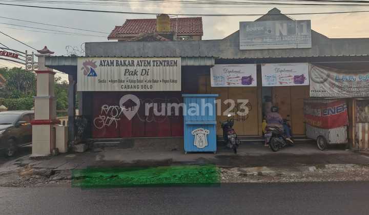 Toko Pinggir Jalan Manang Sanggrahan Solo  2
