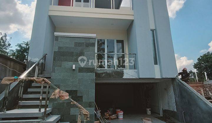 Rumah mewah 3 lantai 1,5 km ke tol di Krukut Cinere Depok 2