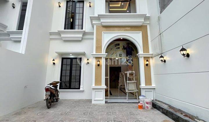 Rumah siap huni fasum pool, parkir tamu, taman, balai warga di Kebagusan 1