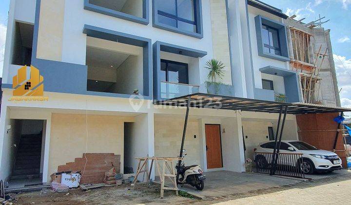 Rumah minimalis ada private pool di Jagakarsa 2