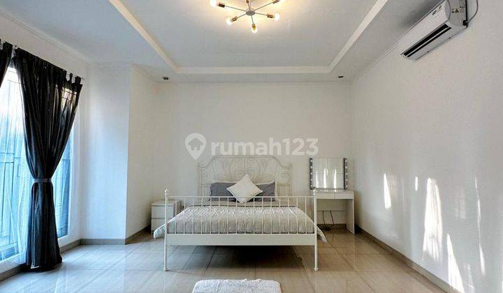 Rumah 2 Lantai Bagus Unfurnished di Jalan Swadarma Jakarta Selatan 1