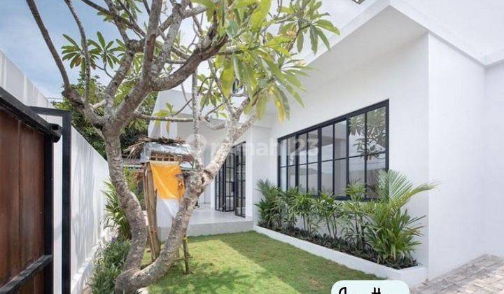  Contemporary Modern White House In Mertanadi, Seminyak Vsck 1