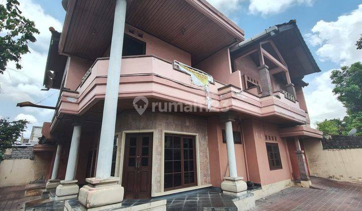 Dijual Cepat Rumah Lokasi Strategis, Dekat Mall Living World 1