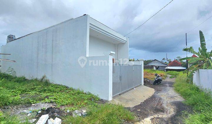 Dijual Villa Baru + Tanah Kosong 100 m² 1