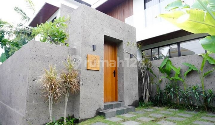 Luxurious & Comfortable Villa with Contemporary Design in Munggu - VSKT