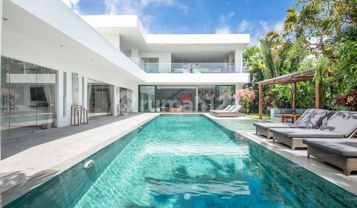 For Sale Beautiful Villa With 5 Bedrooms in Canggu Area - Vlme For Sale Beautiful Villa With 5 Bedrooms in Canggu Area - Vlme