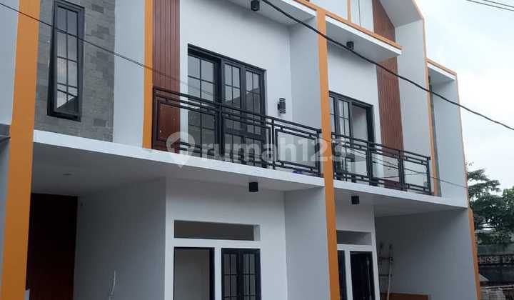 Strategic 2-Story Cluster 800 Million Adjacent to Toll Road and Cibubur LRT