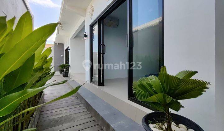 R08028 Convenient Location near amenities villa in Kerobokan short drive to Seminyak and Canggu 2