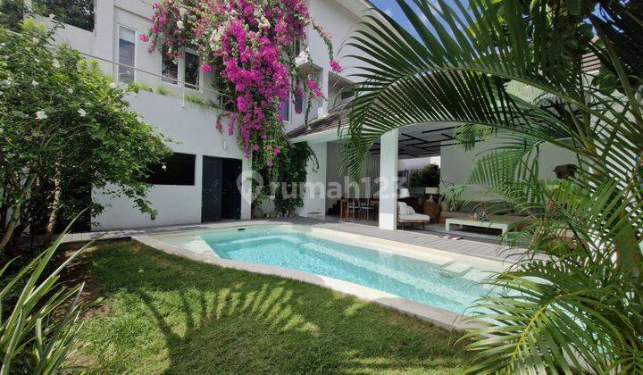 R08085 Luxury Villa Available For Monthly Rental At Kerobokan Closed To Berawa Canggu 1