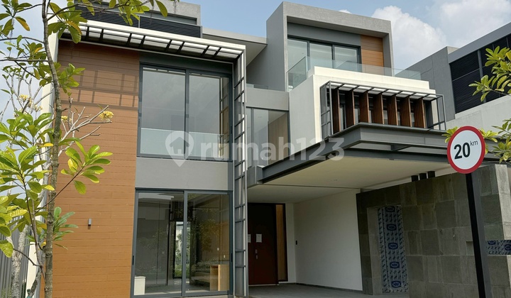 Rumah Mewah Full Furnished dengan Lift di Lyndon Navapark BSD City