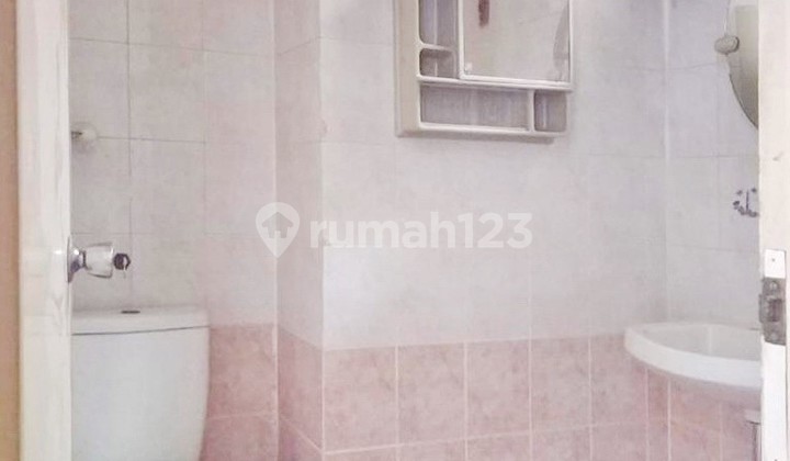 DISEWAKAN RUMAH KELAPA GADING SANGAT NYAMAN, HANYA 75 JUTA PER TAHUN, KODE YE 2