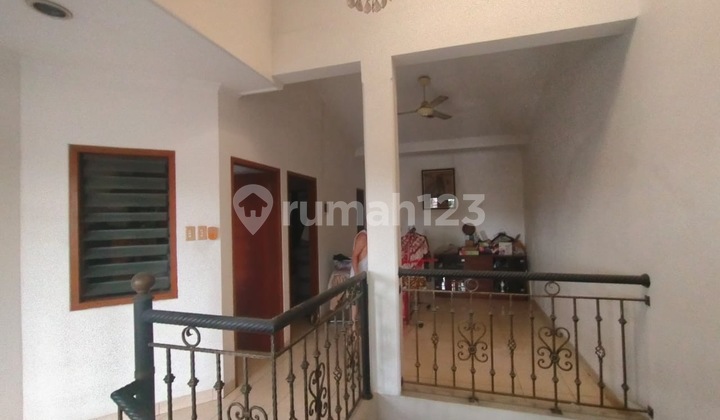 Dijual rumah sunter 6x14m lokasi bagus, nyaman, 3 lantai, semi furnish 2