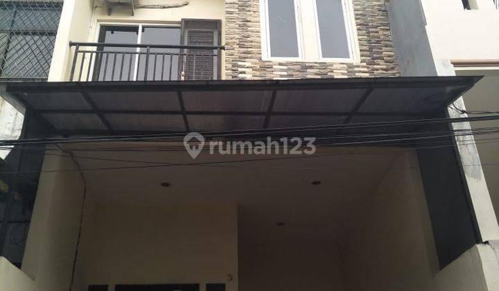 Di sewakan rumah bagus dan minimalis di Pademangan ..jarang ada... Semi furnished.. 3 Lantai. 1