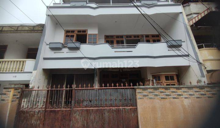 Dijual Rumah Pademangan  Sangat Nyaman, 3 Lantai, Lokasi Bagus 1