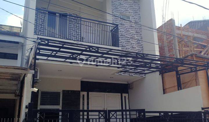 Dijual murah rumah minimalis 3 lantai di kelapa gading, rapi!!  1