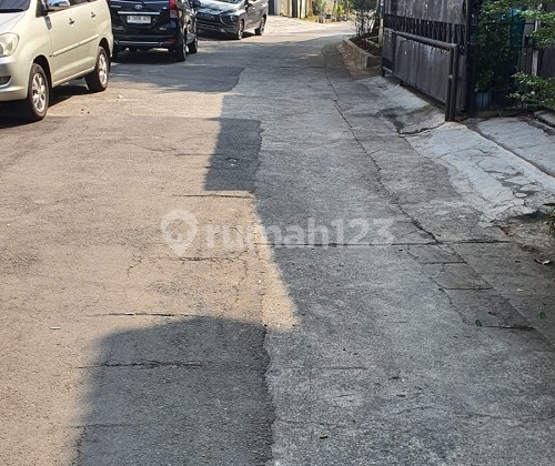 FOR SALE NORTH-FACING KELAPA GADING HOUSE, 2 FLOORS, COMFORTABLE, CODE YE 2