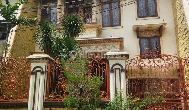 DISEWAKAN RUMAH PULOMAS 200m2 HADAP SELATAN, 3 LANTAI, 175 JUTA PER TAHUN, KODE JV/HR 1