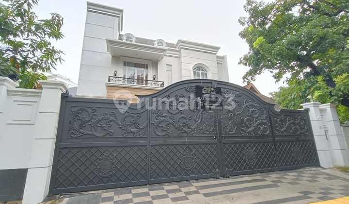 House in Menteng Good Location, 318M Area Strategic, Easy Access