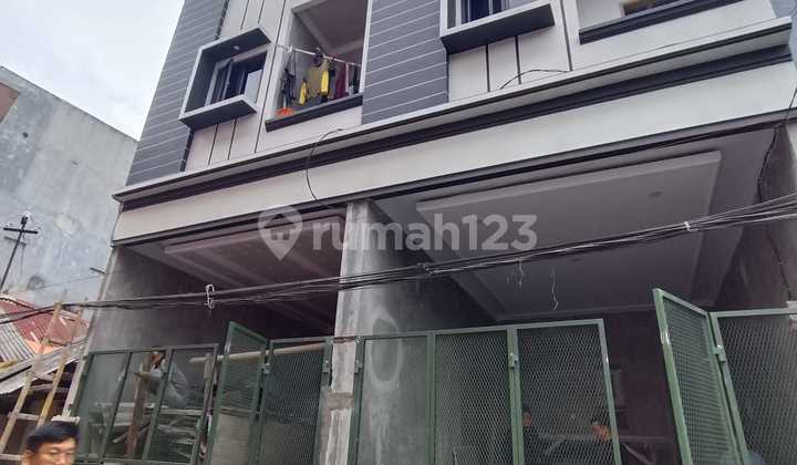 Rumah Pademangan Lokasi Bagus,3 Lantai,Sangat Strategis