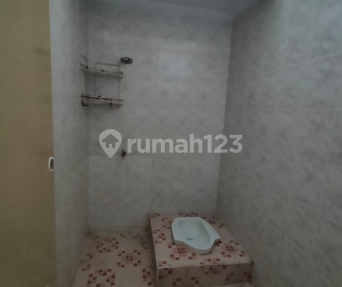 For Sale East-Facing Sunter House, 2 Floors, Good Location, Code Jv 2