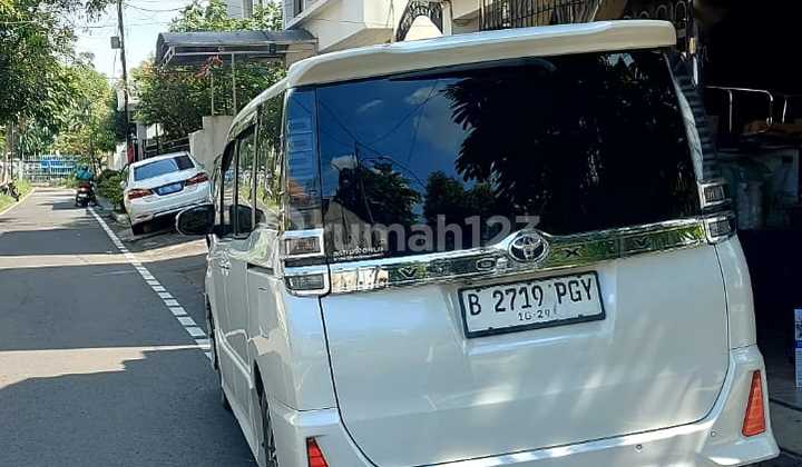 Rumah Cempaka Putih Nyaman,2 Lantai, Strategis,Kode Rs 2