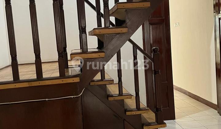 Rumah Kayu Putih 216M2 Lokasi Strategis, 2 Lantai, Bagus 2