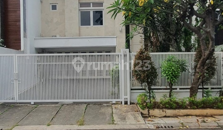 Disewakan Rumah Kelapa Gading 198m2 Hadap Timur, Nyaman, Bagus!!