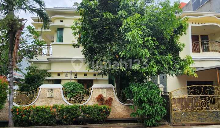 DIJUAL RUMAH  KELAPA GADING 250m2 LOKASI BAGUS, 2 LANTAI, NYAMAN, KODE JV, AH