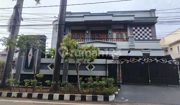 DIJUAL RUMAH KAYU PUTIH 387m2 NYAMAN, 2 LANTAI, LOKASI BAGUS, 2 LANTAI, KODE KS