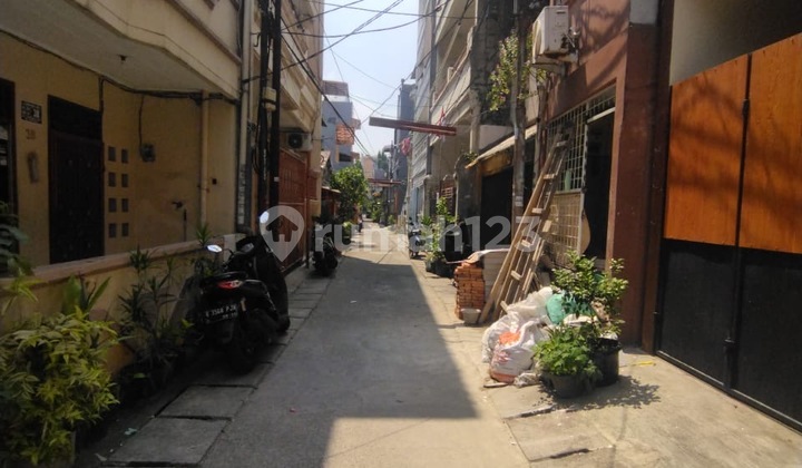 Rumah di pademangan luas 3,5x13,5 bagus, 3 lantai, strategis 2