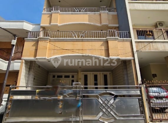 Rumah Sunter 4 Lantai Lokasi Strategis, 130 Juta Per Tahun