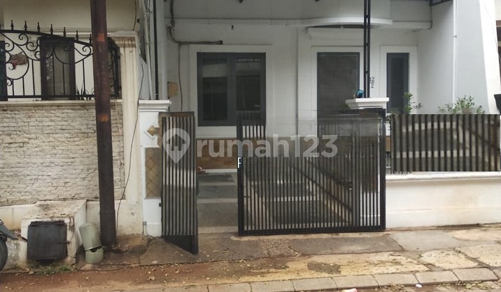 DISEWAKAN RUMAH KELAPA GADING SANGAT NYAMAN, HANYA 75 JUTA PER TAHUN, KODE YE