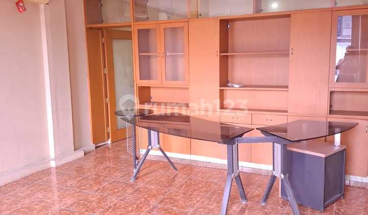 Strategic and Busy 3-Storey Shophouse in Paskal Hypersquare 2