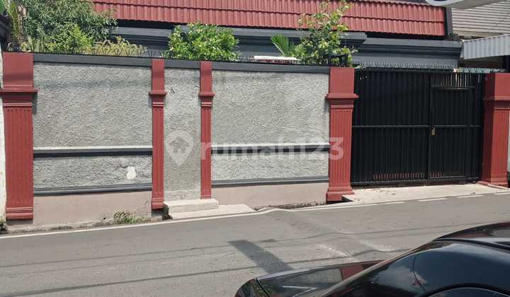 Rumah Pinggir Jalan Raya Strategis