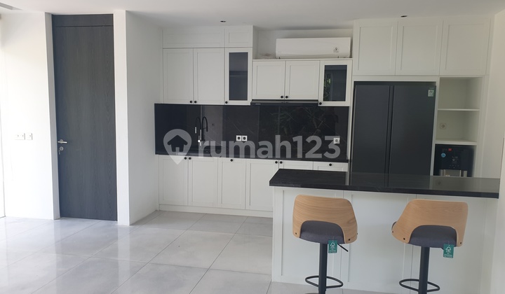 Dijual Rumah Mewah Luxury Home Full Furnished Tingkat 3,5 Lantai Daerah Candisari, Semarang 2