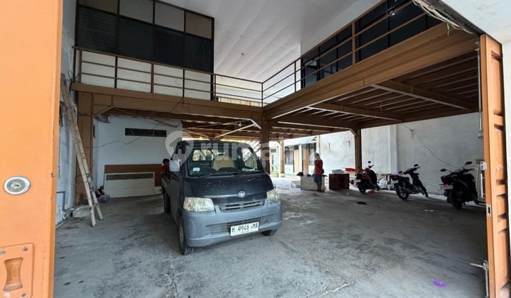 Dijual Cepat Rumah + Gudang Tingkat 2 Lantai Daerah Gabahan, Semarang Tengah 2