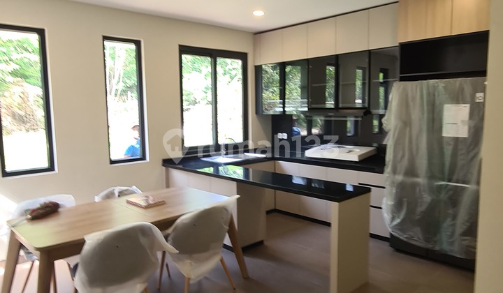 Dijual Rumah Mewah Bangunan Baru Tingkat 2 Lantai Full Furnished Di Perumahan Graha Candi Golf, Semarang 2