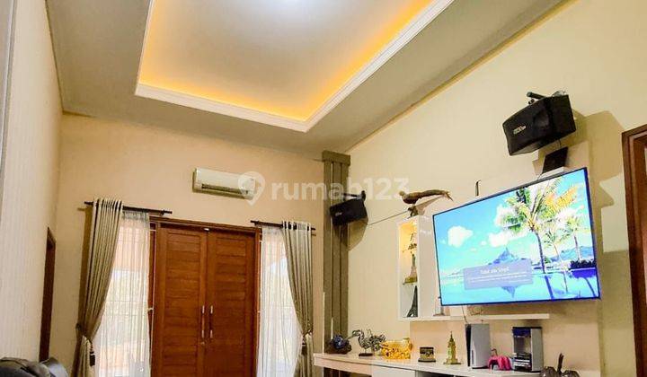 Dijual Rumah Bagus Tingkat 2 Lantai Full Furnished Posisi Hook Siap Pakai Di Perumahan Graha Estetika, Semarang 1