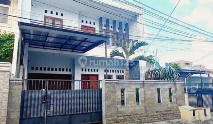 Dijual Rumah Bagus Tingkat 2 Lantai Siap Pakai Dekat Jl.Thamrin, Semarang 1