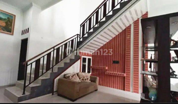 Dijual Rumah Bagus Tingkat 2 Lantai Siap Pakai Dekat Jl.Thamrin, Semarang 2