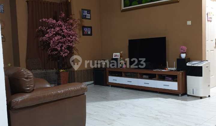 Dijual Rumah Bagus Siap Pakai di Perumahan Greenwood Manyaran, Semarang 2