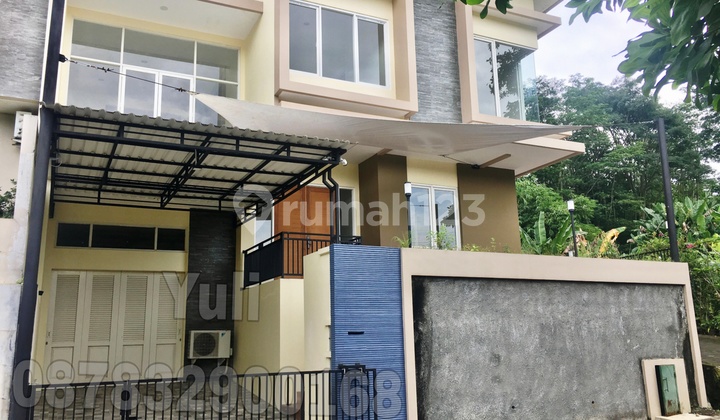 Dijual Rumah Bagus Tingkat 2 Lantai Semi Furnished di Perumahan Candi Golf, Semarang 1