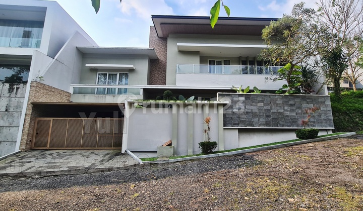 Dijual Rumah Mewah Bagus Semi Furnished Tingkat 2,5 Lantai Siap Pakai Daerah Gajah Mungkur, Semarang 1
