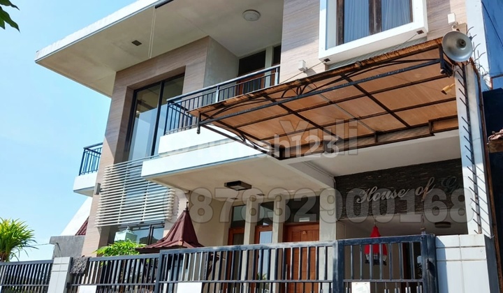 Dijual Cepat Rumah Tingkat 2 Lantai Full Furnished Daerah Banyumanik, Semarang 1