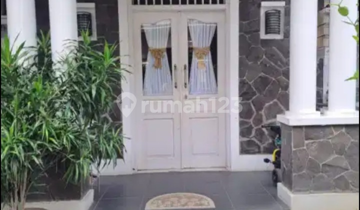 For Sale Ready-to-Use House in Plamongan Indah Housing, Semarang 1