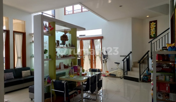 Dijual Cepat Rumah Tingkat 2 Lantai Full Furnished Daerah Banyumanik, Semarang 2