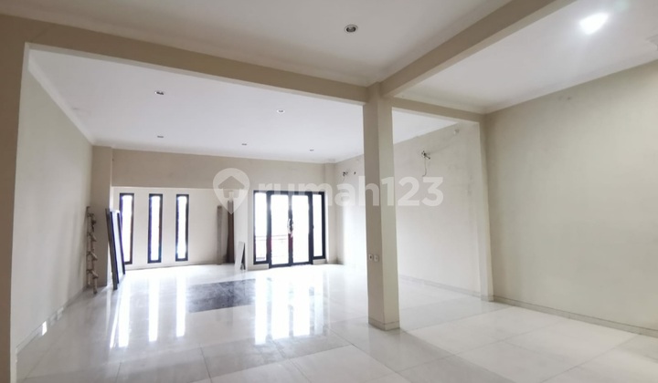 For Rent: 2.5-Story Shop House in Chinatown-Kranggan Area, Semarang 2