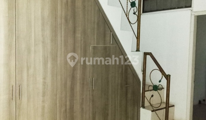 Dijual Rumah Tingkat 1,5 Lantai Siap Pakai Di Perumahan Tanah Mas, Semarang 1