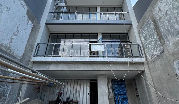 Business Space for Coffee Shop, Office, etc. in Pondok Kelapa Raya